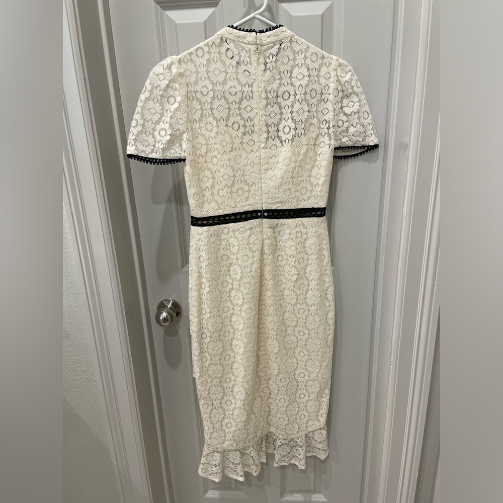 Monique Lhuillier Cream Lace Midi Dress with Black Accents - Picture 3 of 4